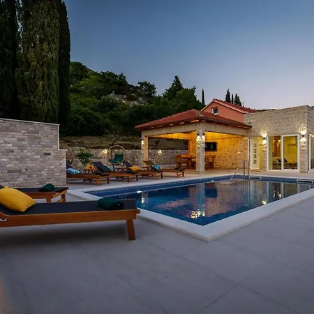 Pajkan Villa *